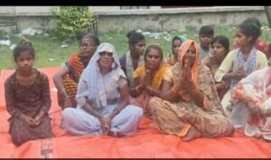 लखनऊ29जुलाई25*मोहनलालगंज गोपाल खेड़ा गांव के पांच परिवार भूख हड़ताल पर...