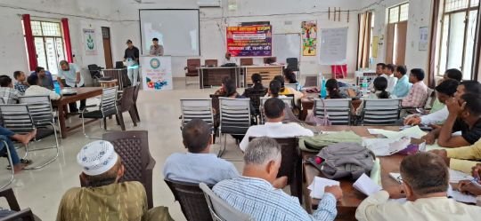 कौशांबी30जुलाई25*साइबर अपराध से बचाव के सम्बन्ध में जिला शिक्षा एवं प्रशिक्षण संस्थान में उच्च माथमिक विद्यालय के शिक्षक शिक्षिकाओं को किया जागरुक*