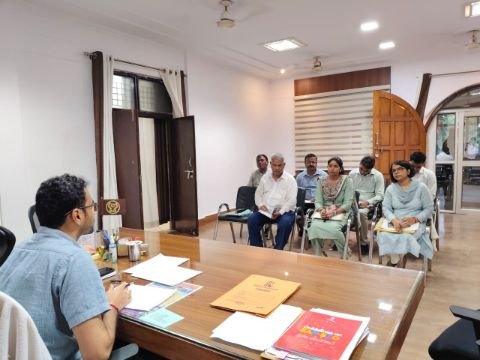 कौशांबी30जुलाई25*कार्य में लापरवाही बरतने पर सभी खाद्य सुरक्षा अधिकारियों का वेतन रोकने के निर्देश*