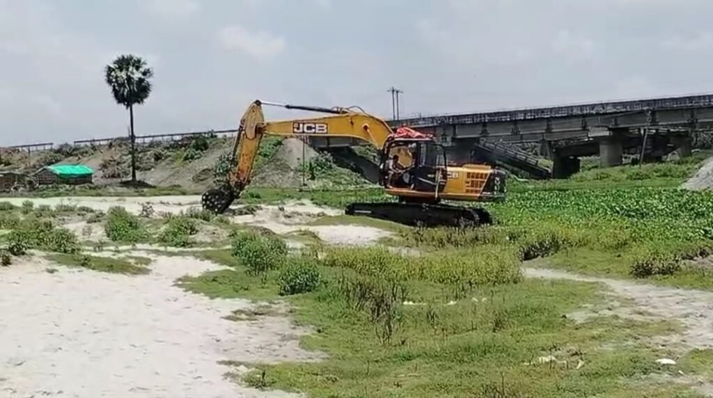 पूर्णिया बिहार 6 जुलाई 25* नगर परिषद कसबा में बांध निर्माण में अवैध रूप से मिट्टी कटाई को लेकर जताई आपत्ति पूर्णिया बिहार 6 जुलाई 25* नगर परिषद कसबा में बांध निर्माण में अवैध रूप से मिट्टी कटाई को लेकर जताई आपत्ति