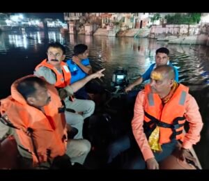 मथुरा 8 जुलाई 25 *वरिष्ठ पुलिस अधीक्षक के निर्देश पर मुड़िया पूर्णिमा मेला को संपन्न करने के लिए फ्लड पुलिस के द्वारा रिवर पेट्रोलिंग