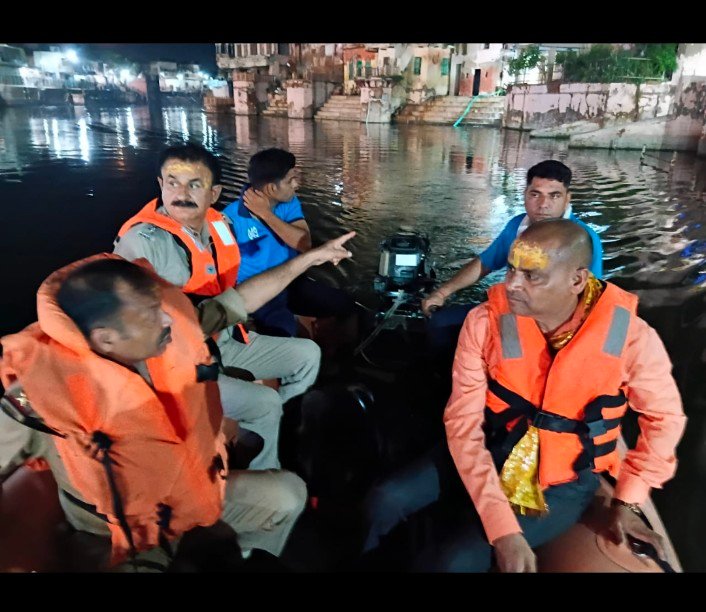 मथुरा 8 जुलाई 25 *वरिष्ठ पुलिस अधीक्षक के निर्देश पर मुड़िया पूर्णिमा मेला को संपन्न करने के लिए फ्लड पुलिस के द्वारा रिवर पेट्रोलिंग