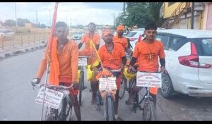 मथुरा 19 जुलाई 25 मध्य प्रदेश से वैष्णो देवी के लिए साइकिल द्वारा जा रहे हैं देवी मां के भक्त