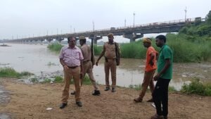 मिर्जापुर: 1अगस्त 25 *चेतावनी बिंदु को छूने को बेताब मां गंगा*