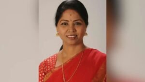 नई दिल्ली4अगस्त25*संसद भवन के पास महिला सांसद की सोने की चेन खींचकर भागे बाइक सवार..!*