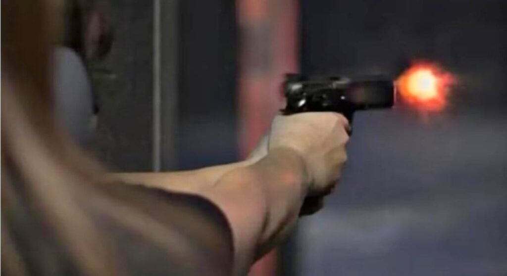 दिल्ली06अगस्त25* क़े जहाँगीरपुरी में सनकी प्रेमी आर्यन ने बाजार में गोली मार दी।