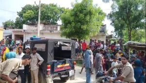 कौशांबी11अगस्त25*पेट गले में चाकू से वार कर पति ने दिनदहाड़े की पत्नी की हत्या*
