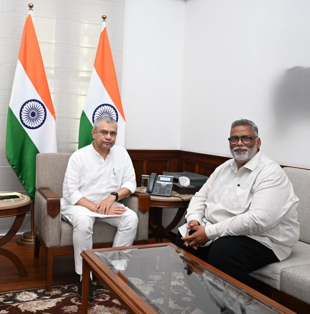 पूर्णिया बिहार 13 अगस्त 25* *रेल मंत्री अश्विनी वैष्णव से मिलकर सांसद पप्पू यादव ने किया परिचालन