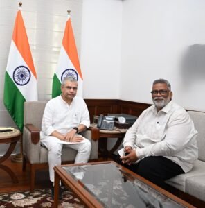 पूर्णिया बिहार 13 अगस्त 25* *रेल मंत्री अश्विनी वैष्णव से मिलकर सांसद पप्पू यादव ने किया परिचालन