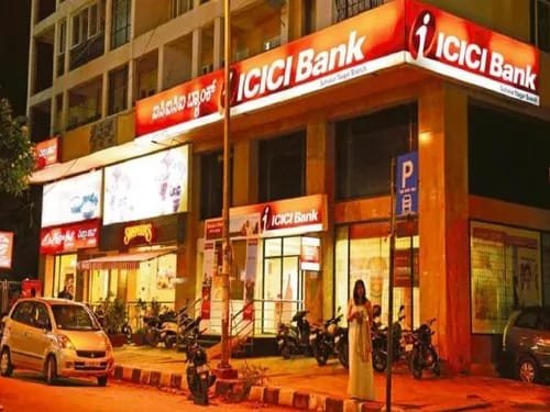 *दिल्ली14अगस्त25* बैकफुटपर आया ICICI Bank* बैंक ने आखिर घटाया मिनिमम बैलेंस