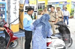 सहारनपुर18अगस्त25*नो हेलमेट, नो फ्यूल अभियान के तहत पेट्रोल पंपों का निरीक्षण*