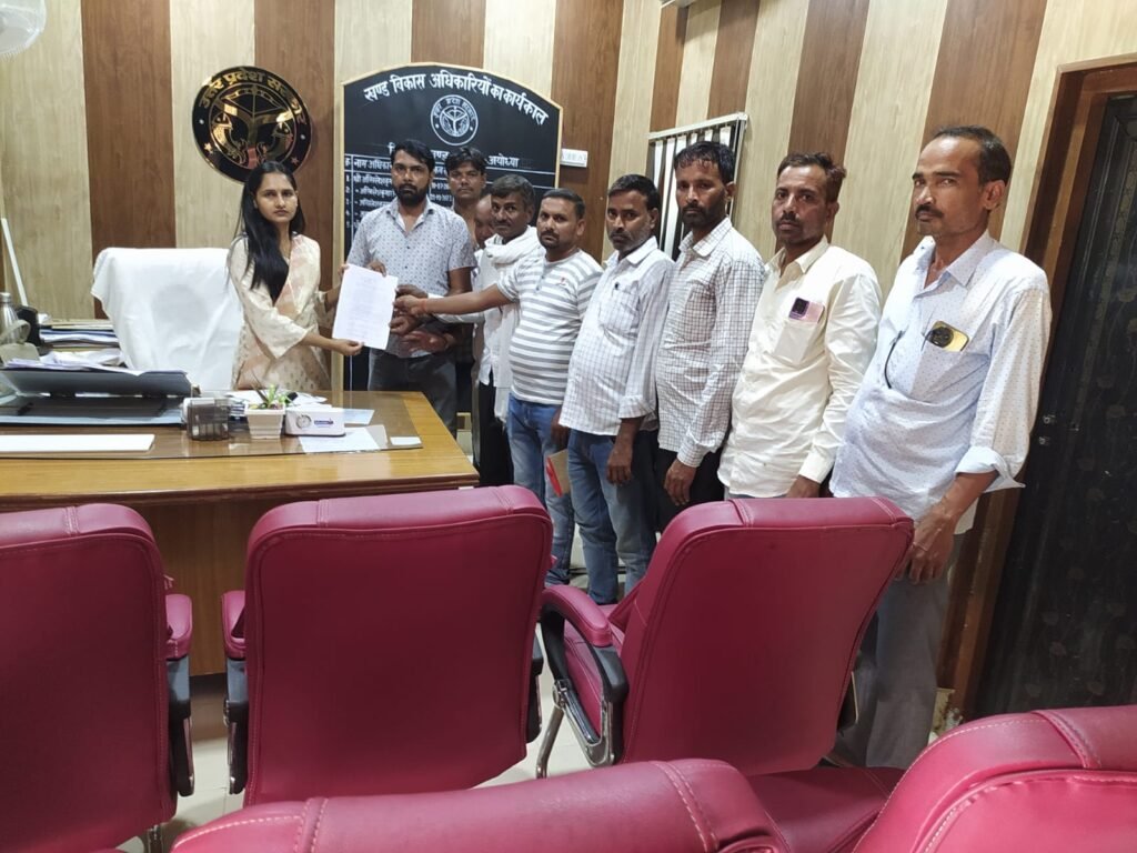 अयोध्या21अगस्त25*ग्राम रोजगार सेवकों ने डिजिटल क्रॉप सर्वे से किया इनकार, बीडीओ को सौंपा ज्ञापन अयोध्या21अगस्त25*ग्राम रोजगार सेवकों ने डिजिटल क्रॉप सर्वे से किया इनकार, बीडीओ को सौंपा ज्ञापन