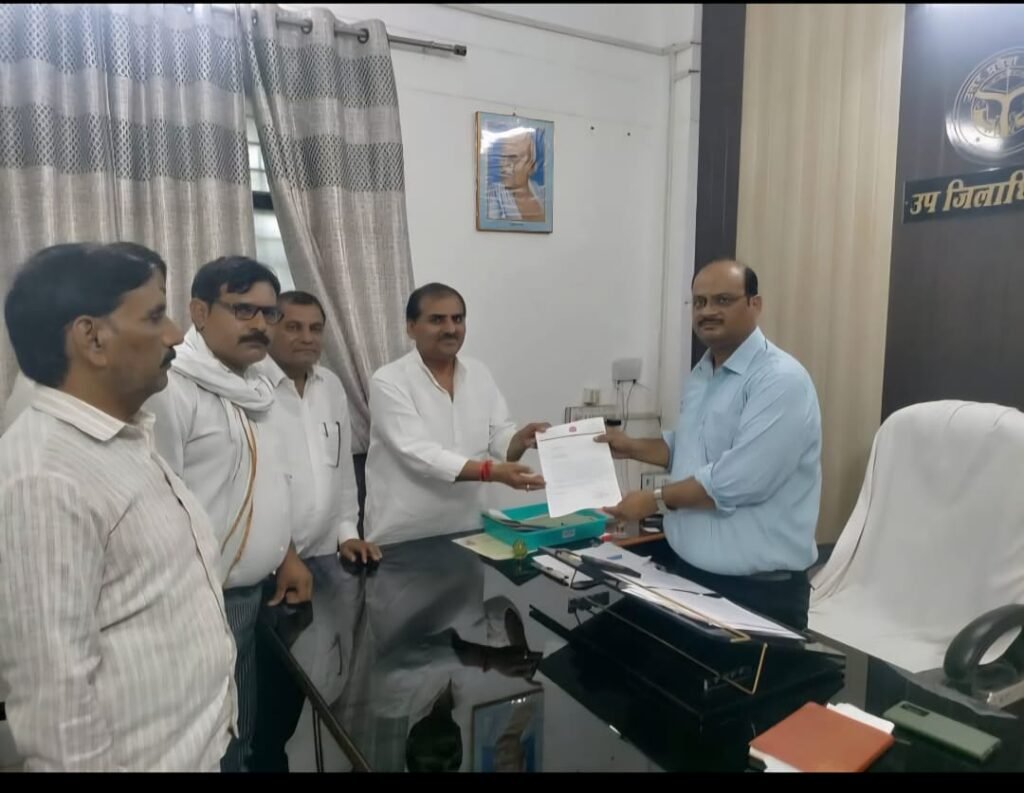 कानपुर देहात23अगस्त25*किसानों की समस्याओं को लेकर भोगनीपुर एसडीएम से मिले *नरेंद्र पाल सिंह (मनु)*