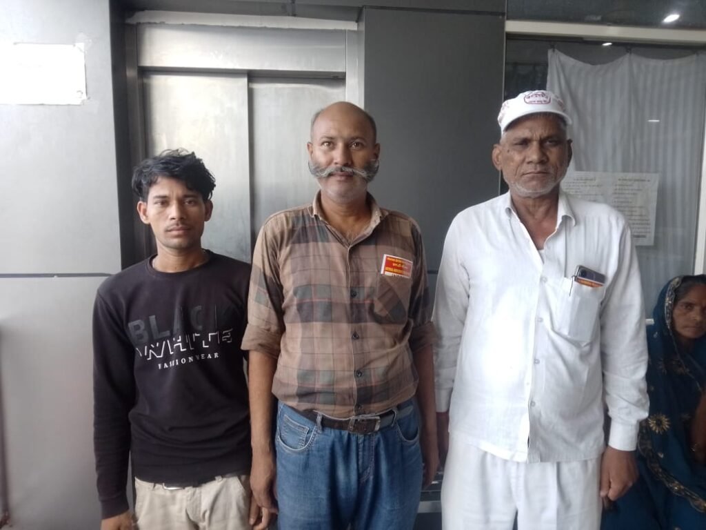 कन्नौज28अगस्त 25* यात्रा के दौरान एटा में जहरखुरानी गिरोह के लोगोंनशीला पदार्थ खिला कर लुटा...