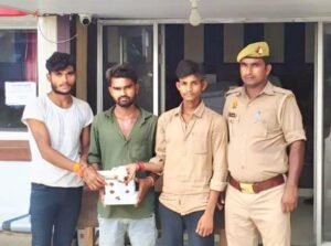 लखनऊ28अगस्त25*मोहनलालगंज कोतवाली क्षेत्र के खुजौली में तीन दिन पहले शराब की दुकान में हुयी चोरी का खुलासा