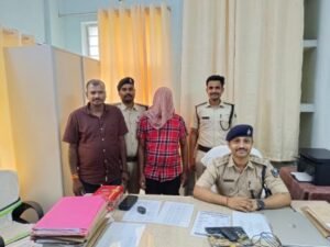 पूर्णिया बिहार 31 जुलाई 25* आधार अपडेट करने के नाम पर ठगी करने वाले गिरोह का पर्दाफाश करते हुए एक अभियुक्त को किया गया गिरफ्तार।