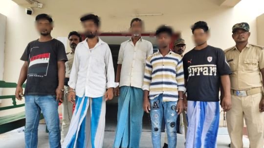 पूर्णिया बिहार2अगस्त25* हत्या के प्रयास 5 अभियुक्त को मोटरसाइकिल एवं मोबाईल के साथ गिरफ्तार। पूर्णिया बिहार2अगस्त25* हत्या के प्रयास 5 अभियुक्त को मोटरसाइकिल एवं मोबाईल के साथ गिरफ्तार।