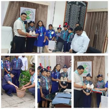 मिर्जापुर: 2अगस्त 25 *स्काउट्स के छात्रो ने जिला अधिकारी पवन कुमार गंगवार को स्कार्फ पहना कर किया स्वागत* मिर्जापुर: 2अगस्त 25 *स्काउट्स के छात्रो ने जिला अधिकारी पवन कुमार गंगवार को स्कार्फ पहना कर किया स्वागत*