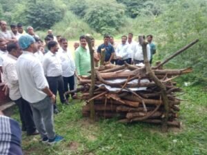 अमेठी3अगस्त25*तेंदुए का अंतिम संस्कार, विधायक राकेश प्रताप सिंह पहुंचे, वन क्षेत्र कादूनाला पहुंचे विधायक