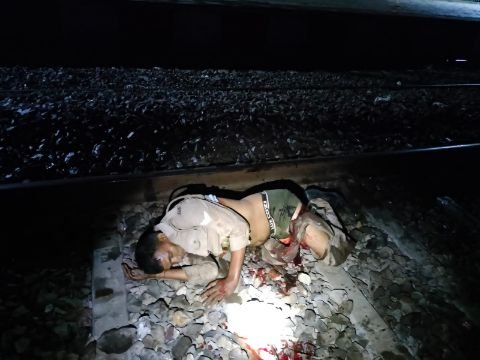 उन्नाव3अगस्त25*ट्रेन से उतरते समय फिसले उन्नाव पुलिस के मुख्य आरक्षी, हादसे में पैर कटकर अलग हुआ**