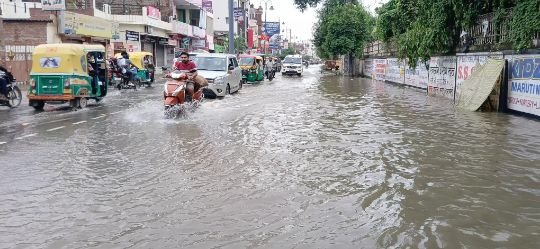 वाराणसी3अगस्त25*बारिश से बीएचयू हुआ पानी-पानी, अस्पताल परिसर में जलभराव, मरीज-तीमारदारों के लिए परेशानी*