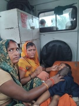 कानपुर नगर3अगस्त25*108 एम्बुलेंस में थी बच्चा बचाने की जद्दोजहद**चार घंटे की भागदौड़ के बाद हैलेट में मिली नई सांस* कानपुर नगर3अगस्त25*108 एम्बुलेंस में थी बच्चा बचाने की जद्दोजहद**चार घंटे की भागदौड़ के बाद हैलेट में मिली नई सांस*