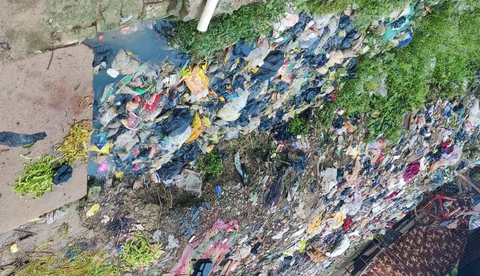 अयोध्या04अगस्त25*रुदौली नगर में जगह-जगह लगा है कूड़े का अंबार*