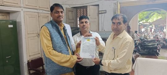 मिर्जापुर: 4अगस्त 25 *विकराल बाढ़ को देखते हुए किसानों का केसीसी ऋण व लोन माफ करने की मांग* मिर्जापुर: 4अगस्त 25 *विकराल बाढ़ को देखते हुए किसानों का केसीसी ऋण व लोन माफ करने की मांग*