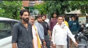 मथुरा5अगस्त25* जैन हॉस्पिटल में एक बच्ची को ओवरडोज इंजेक्शन दिए जाने पर बच्ची का पड़ा शरीर सुन्न