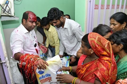 पूर्णिया बिहार 8 अगस्त 25*राखी महोत्सव में हजारों बहनों ने  संजीव मिश्रा की कलाई में राखी बांधकर को अपना भाई बनाया