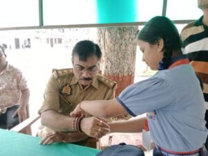 अयोध्या8अगस्त25*सरयू इंटरनेशनल स्कूल के बच्चों ने आर्मी सैनिकों एवं थाना कैंट के पुलिसकर्मी को बांधी राखी*