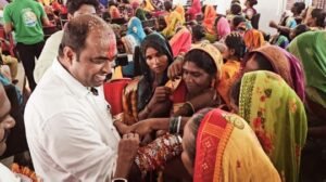 पूर्णिया बिहार 8 अगस्त 25* राखी महोत्सव में हजारों बहनों ने बांधी संजीव मिश्रा के कलाई पर राखी,