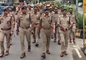 कौशांबी9अगस्त25*भारी पुलिस बल के साथ एसपी ने कस्बा मंझनपुर में किया फ्लैग मार्च*