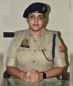 कासगंज10अगस्त2025*कासगंज SPG टीम भंग*पुलिस अधीक्षक अंकिता शर्मा का कड़ा एक्शन 8 पुलिस कर्मी लाइन हाजिर,