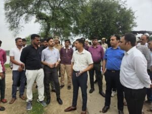 लखनऊ11अगस्त25*बाढ़ की सम्भवना व बढ़ते जल स्तर के दृष्टिगत विभिन्न विभागों द्वारा की जा रही व्यवस्थाओं का जायज़ा लिया।