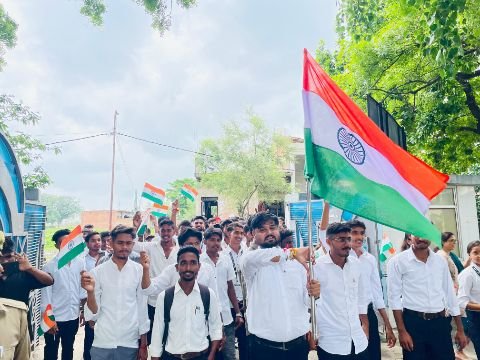 कौशांबी11अगस्त25*डॉ0 रिज़वी कॉलेज ऑफ लॉ के सैकड़ों छात्र छात्राओं ने निकाली तिरंगा यात्रा*