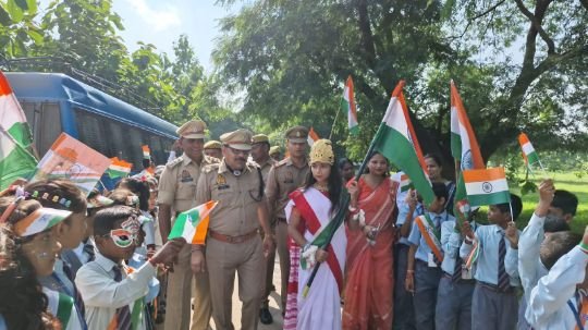 मिर्जापुर:15अगस्त 25 *पुलिस मॉर्डन स्कूल में हर्षोल्लास के साथ स्वतन्त्रता दिवस मनाया गया*