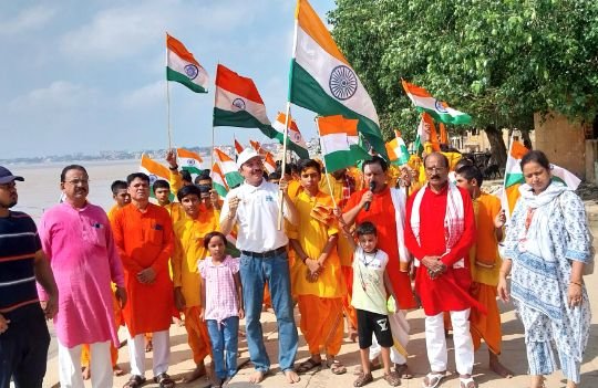 वाराणसी15अगस्त25* विकसित भारत के संकल्प के साथ गंगा किनारे किया मातृभूमि का जयगान" वाराणसी15अगस्त25* विकसित भारत के संकल्प के साथ गंगा किनारे किया मातृभूमि का जयगान"