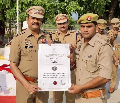 कौशांबी16अगस्त25*प्रशंसा चिन्ह रजत और सराहनीय सेवा सम्मान चिन्ह से सम्मानित हुए पुलिसजन*