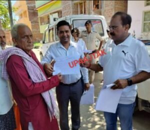 रोहतास16अगस्त25* राजस्व महाभियान की शुरुआत, जमीन मालिकों को सौंपे पर्चे*