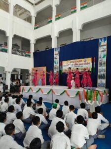 मथुरा15अगस्त25*कृष्णचन्द्र गान्धी सरस्वती विद्या मन्दिर इण्टर कॉलेज, माधवकुंज, मथुरा में हर्षोल्लास से मनाया गया स्वतंत्रता दिवस*