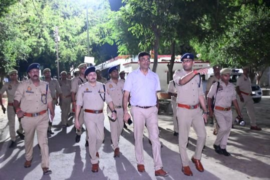 बाराबंकी19अगस्त25*अयोध्या परिक्षेत्र के आईजी प्रवीण कुमार ने देर शाम पुलिस लाइन प्रशिक्षण केन्द्र का निरीक्षण किया।*