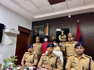 लखनऊ20अगस्त25*बंद घरों में पहले रेकी फिर चोरी करने वाले 2 शातिर चोरों को थाना इंदिरा नगर पुलिस ने किया गिरफ्तार ....