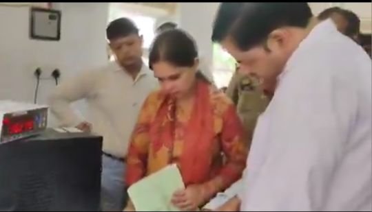 हापुड़21अगस्त25*सरकारी गेहूं की कालाबाजारी का मामला हापुड़21अगस्त25*सरकारी गेहूं की कालाबाजारी का मामला