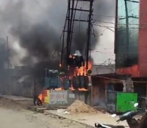अयोध्या21अगस्त25*तीन ट्रांसफॉर्मरों में लगी आग: ओवरलोड के चलते धमाका हुआ,