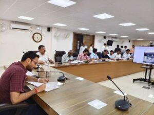 कौशाम्बी22अगस्त25*जनता दर्शन में शिकायतकर्ता रवि ने मजदूरी न मिलने की डीएम से की शिकायत*