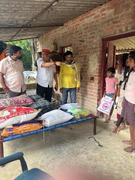 अयोध्या23अगस्त25*5 अनाथ बेसहारा गरीब लड़कियों के सहारा बने समाजसेवी राजन पांडेय