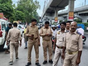 लखनऊ23अगस्त25*राजधानी लखनऊ में नियम को तार तार करता परिवहन विभाग का परिवर्तन दल,