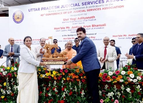 लखनऊ23अगस्त25*न्याय, समता और बंधुता भारत के संविधान की मूल भावना हैं...मुख्यमंत्री योगी आदित्य नाथ लखनऊ23अगस्त25*न्याय, समता और बंधुता भारत के संविधान की मूल भावना हैं...मुख्यमंत्री योगी आदित्य नाथ