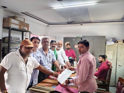 अयोध्या23अगस्त25*बारामाशी पौशाला से भौली तक स्ट्रीट लाइट बंद, भाकियू ने नगर पालिका को सौंपा ज्ञापन